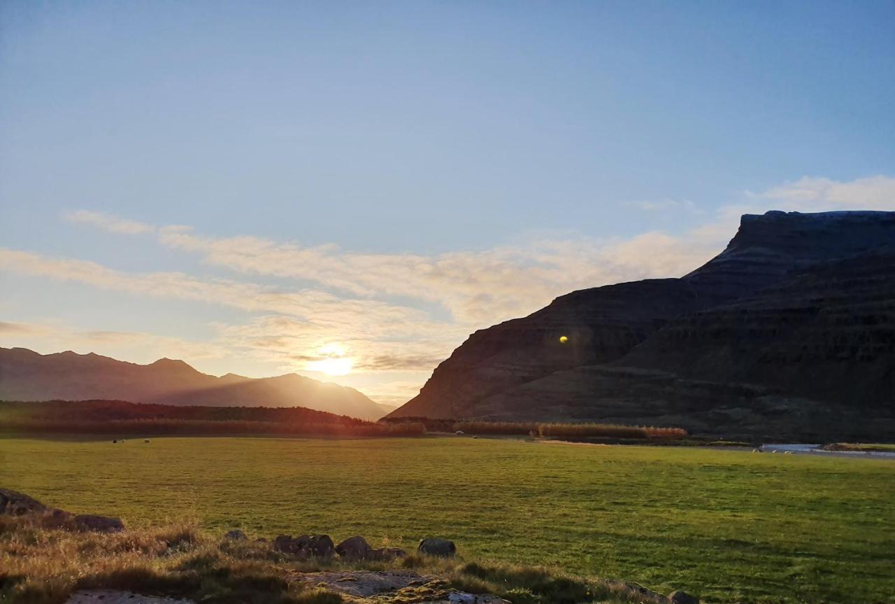 Fossardalur Guesthouse Djupivogur Bagian luar foto